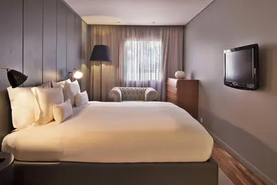 Explore Lisbon’s Sites! 3 Pet-Friendly Units w/ Full Kitchens, Onsite Jacuzzi!