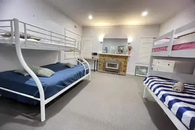 Image de Charming House; Walk to Beach & Shops