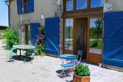 Image de Gîte familial en ferme équestre avec piscine, nature et confort à Souvigny