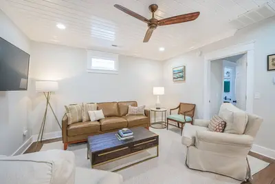 Image de 3 Bed 3 Bath Historic Home `4 Blocks from King St`