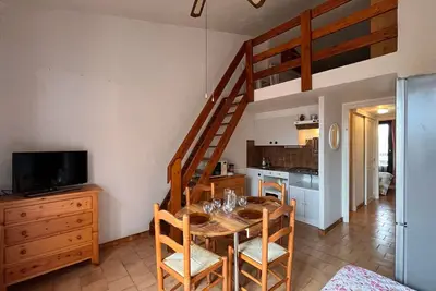 Image de Port-la-Nouvelle: T2 Mezzanine, Terrasse, Parking, à 300m de la Plage!