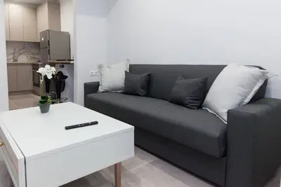 Image de Sleek & Stylish Brand-New Apartment Near Megaro Mousikis
