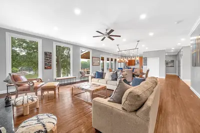 Image de Luxury on High Rock Lake: Great for Groups!