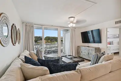 Image de Dp 203c is a Stunning 2 Br  Condo is currently for sale