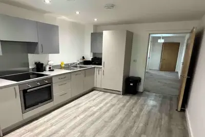 Extra Large 2 Bedroom Apartment - Great Location