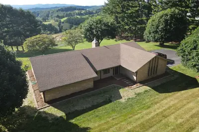 Image de Relax & enjoy the view! Mountain Lovers dream! Gated entry, convenient location!