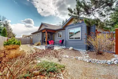 Image de Enclosed Yard, Firepit, Grill - Downtown Sandpoint