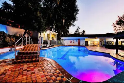 Image de Poblado 12 Bedroom Mansion Pool Jacuzzi Butler Ac