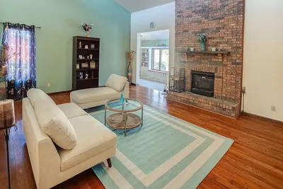 Image de Spacious Tranquility with Private Pool by RedAwning