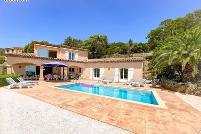 Image de Nouvelle Announce Villa charmante avec piscine privée, vue mer de la terrasse