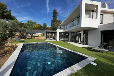 Image de Mangénie, villa contemporaine avec piscine chauffée à 1Km de Valbonne