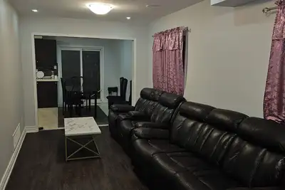 Image de A home for a getaway \nLocated in markham with 3 bedrooms and 3 washrooms.