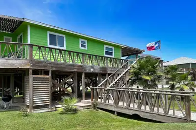 Image de Spacious beach bungalow 1 block from the ocean, 4 bedrooms
