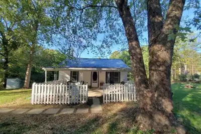 Image de School house cottage\n