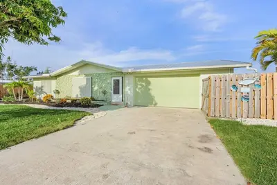 Image de Bokeelia Bliss! 2/2 Pool Home with Incredible Gulf Access! *No Hurricane Damage