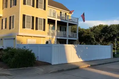 Image de Beautifully Decorated ~ Close To The Beach ~ 5 Bedroom/4 Bath