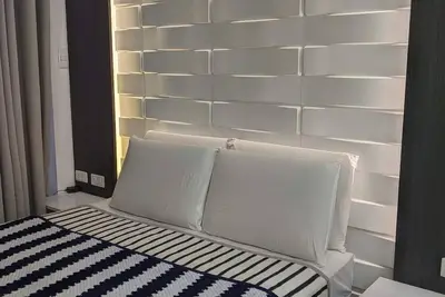 Image de Cozy 1-Bedroom Hideaway: Your Home Away from Home - near malls & restaurants!