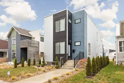 Image de Modern Mansion Near Fsq | Walkable + Garage