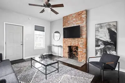 Image de Central Indy 3br | Parking | Walkable