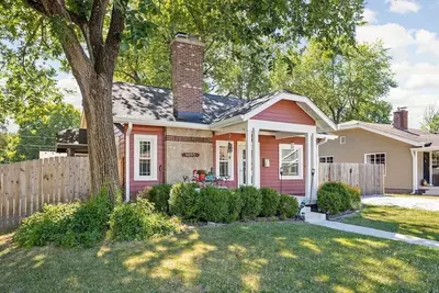 Image de Quaint Cottage in SoBro - Parking