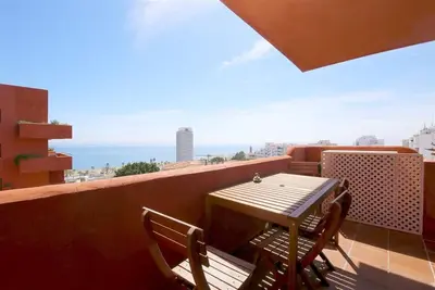 Image de Appartement spacieux avec Wifi, piscine et vue mer, Près de la plage, des restaurants et du port