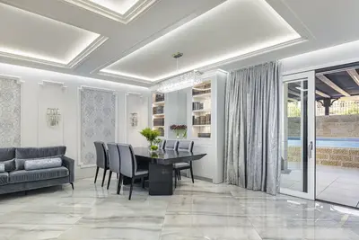 Image de Stunning 5 Bdrm W/Pool Jerusalem Estates