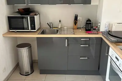 Image de F2 Idéalement situé à 3 minutes à pied de la mer