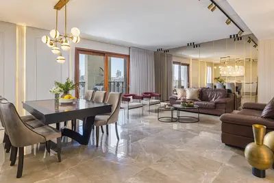 Image de Jerusalem Estates large 5 Bdrm W/Balcony