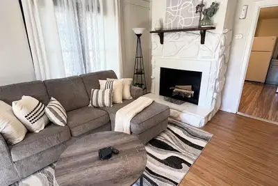 Image de Come and stay at Emerald Cottage, your mini home away from home.