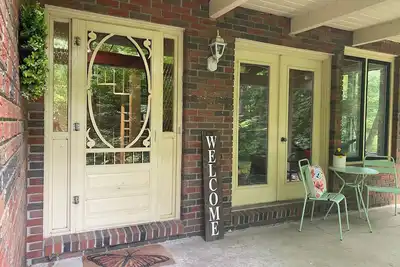 Image de Grand Bend Cottage 3 minute walk to beach