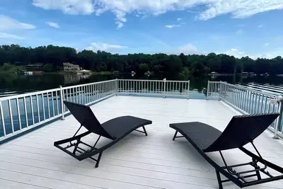 Image de Lakefront Cabin with Double Dock