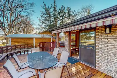 Image de Lake-view home with gas fireplaces, inviting deck & dog-friendly yard