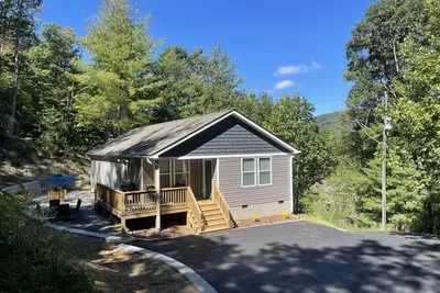 Image de Rustic Chic Mountain Home 15 min from Dt Asheville