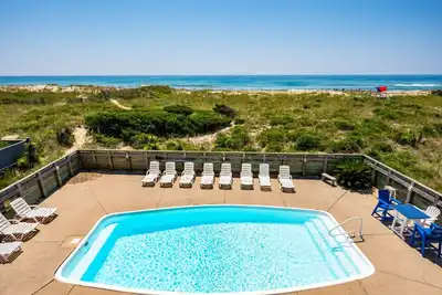 Image de 8br Ocean/Beachfront w/ Heated Pool & Hot Tub in Obx!