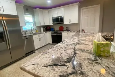 Image de Vacation unheated spillover pool home close to beach