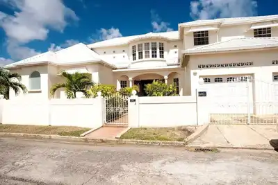 Image de Gimli: Luxury 2 Story Villa - 3 min from the beach! ! !