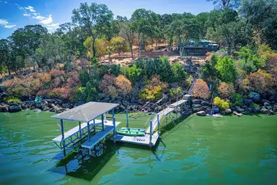 Image de Views! Private! Tranquil! Lakefront! Forest! Sunsets! Acreage! Docks!