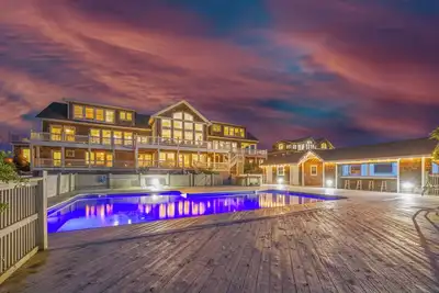 Image de Oceanfront Estate | Sleeps 70 | Weddings & Retreats | 32br | Obx