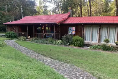 Image de Baker's Cottage - Relax in this quiet mountain cottage by the creek.
