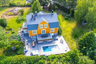 Image de Villa Degerby - 5br Lux Manor w/Heated Pool & Spa