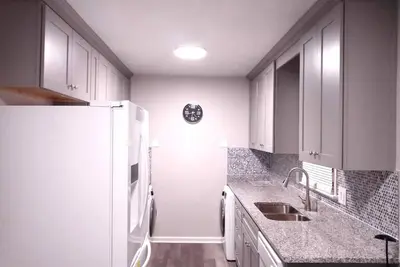 Image de Freshly Renovated 2 Bedroom Duplex