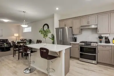 Image de \"Lilac\" 4 Bdrm close to nature!