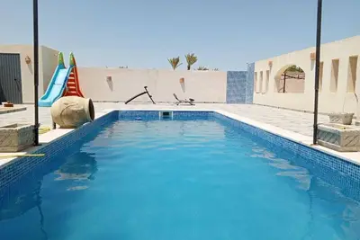 Image de Villa de Vacances de Luxe à Houmt Souk, Djerba Piscine, Jardin et Confort Absolu