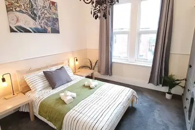 Image de Large 3 Bed Flat, Free Parking