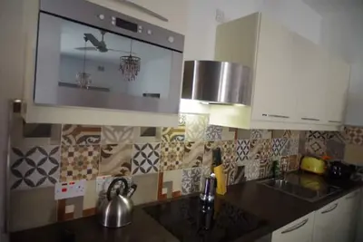 Image de Trendy Apts Minutes Away From Commercial District