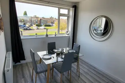 Image de Newly Refurbished 3 Bedroom Flat