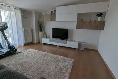 Image de Bright 8th-floor penthouse with sea view 7 minutes' walk from the beach.