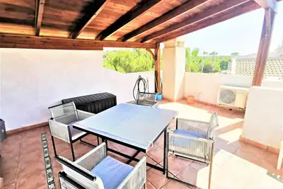 Image de Appartement avec grande terrasse solarium, piscines communautaires, près de tout