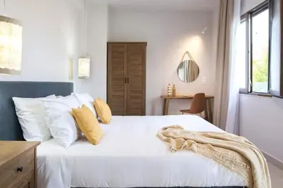 Image de Bh346 - B - Suite Rethymno / coordinates: 35. 367023, 24. 499101\n