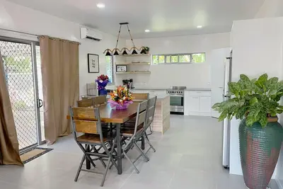 Image de Cozy, Modern, Executive Home 5 minutes from Apia town area